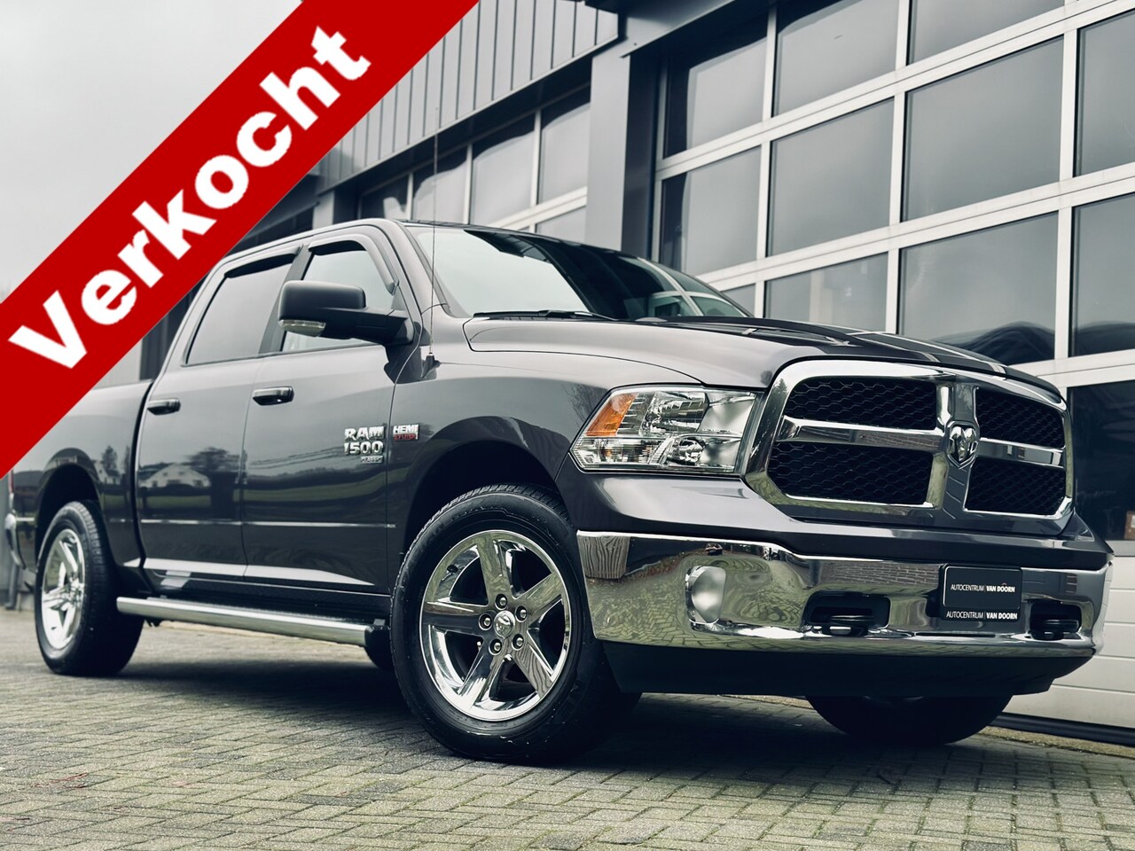 Dodge Ram 1500 - 5.7 V8 | 4x4 | Crew Cab 5'7 | Open dak | Huif | Sidebars | Camera | Nette Staat | 1e Eigen - AutoWereld.nl