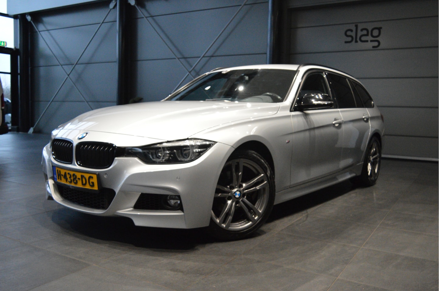 BMW 3-serie Touring - 318i M Sport leer led pdc cruise navi trekhaak 17 inch !! - AutoWereld.nl