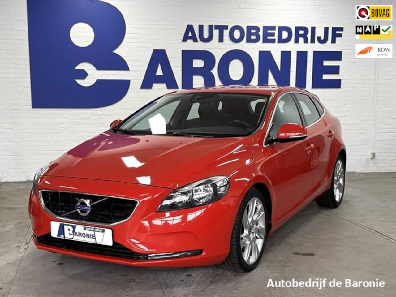 Volvo V40 - 1.6 T4 Momentum 1.6 T4 Momentum, camera, leder - AutoWereld.nl