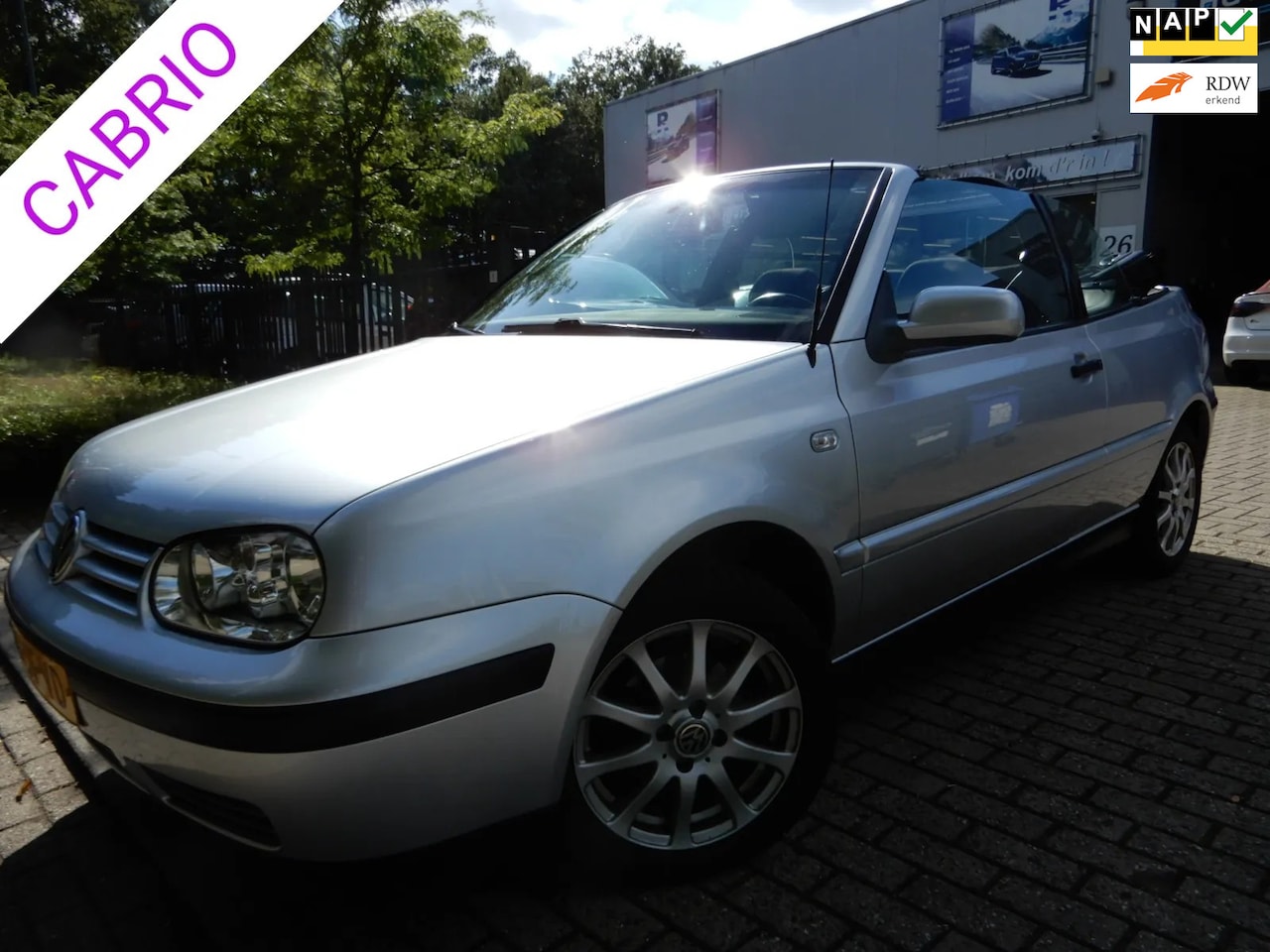 Volkswagen Golf Cabriolet - 2.0 Trendline CABRIO 97158 km NAP - AutoWereld.nl