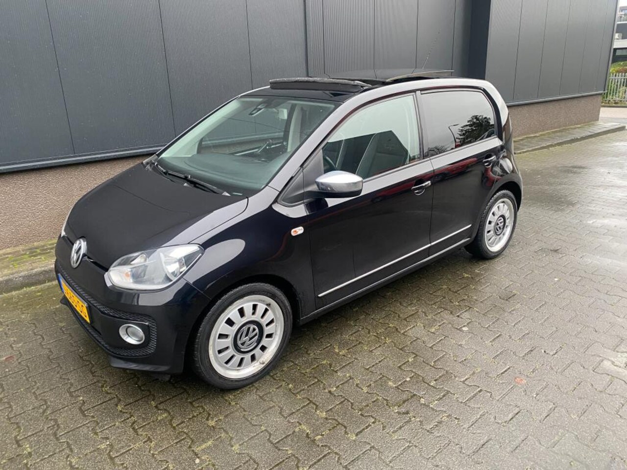 Volkswagen Up! - 1.0 high up! BlueMotion BLACK UP UITVOERING - AutoWereld.nl