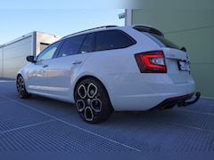 Skoda Octavia Combi - 2.0 TSI RS 245 Business DSG 19 inch Panoramadak Apple Carplay ACC camera