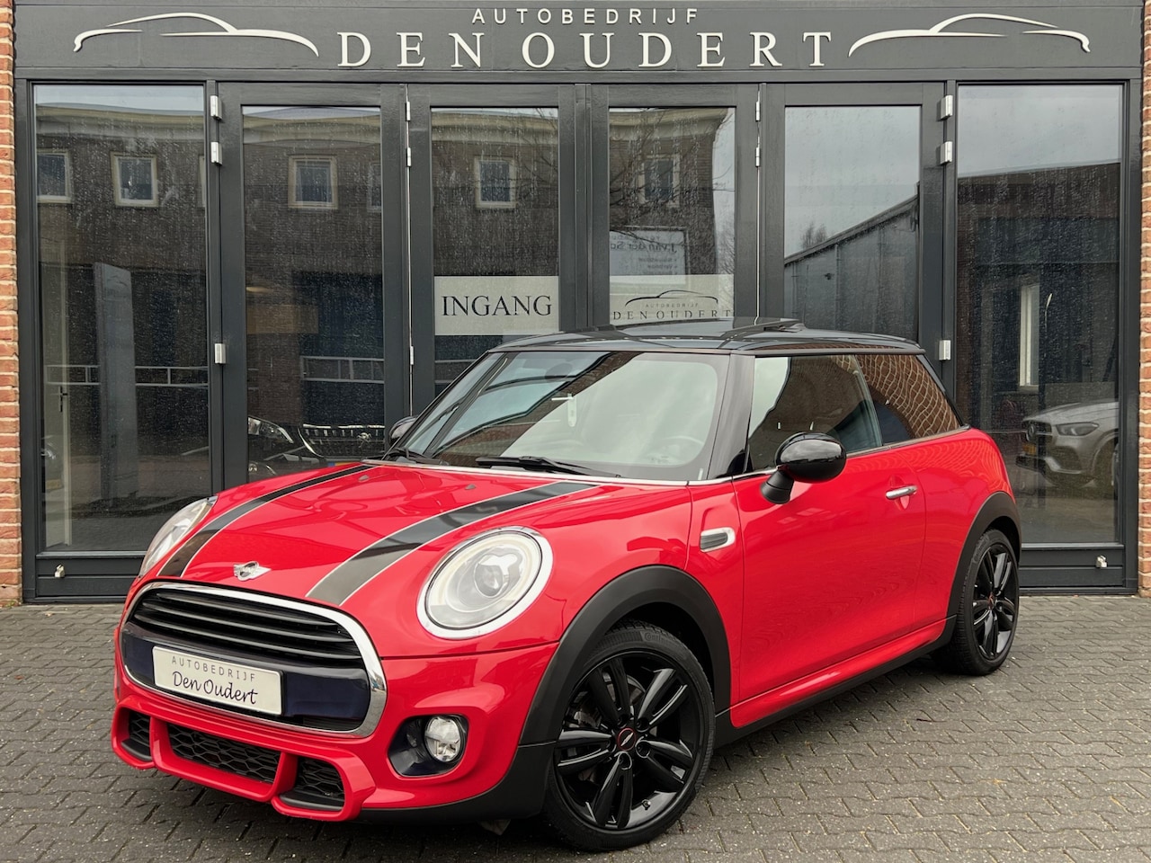 MINI John Cooper Works - Mini 1.5 Chili JCW PANO / LED / LEER / NAVI - AutoWereld.nl