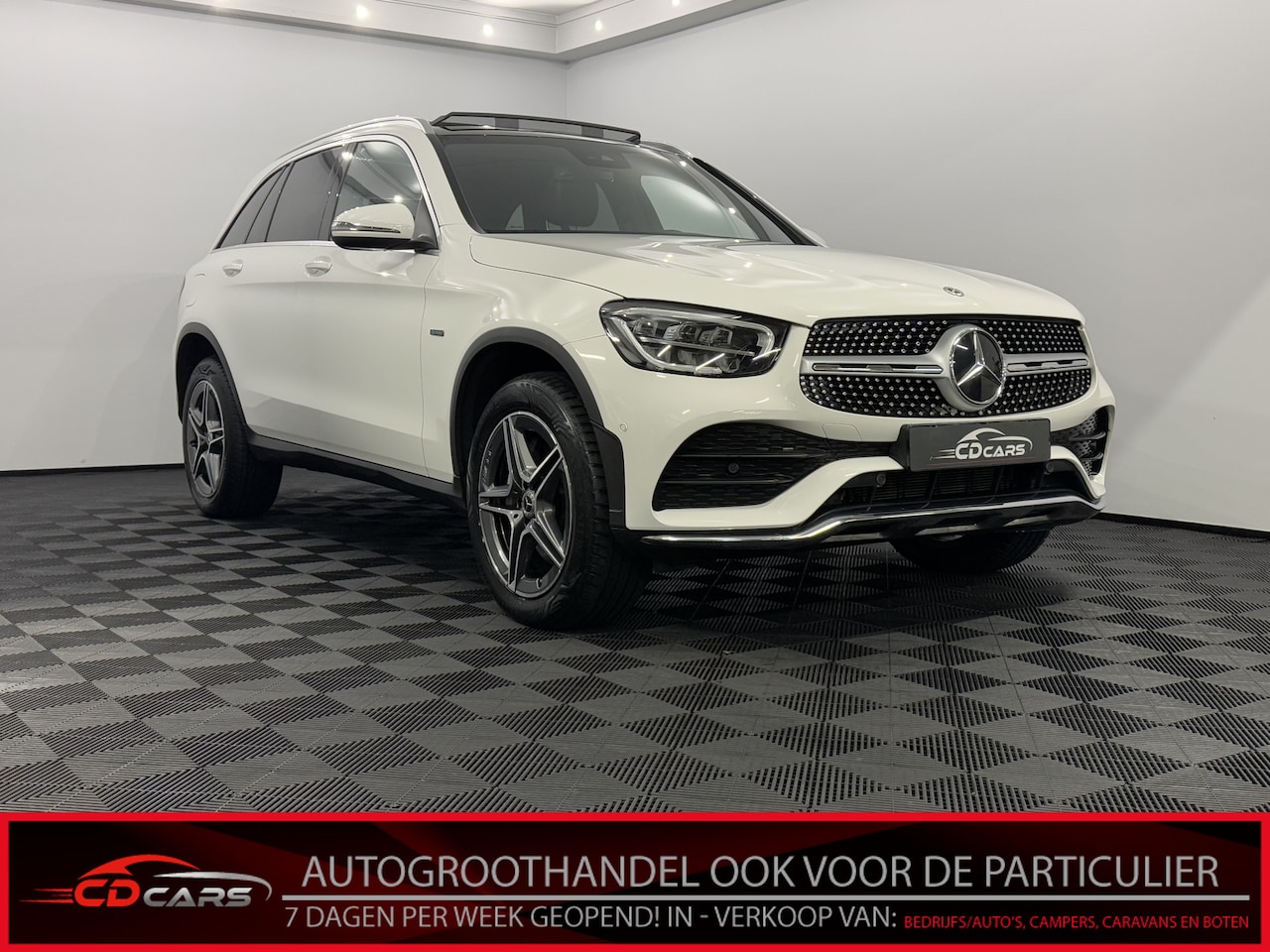 Mercedes-Benz GLC-klasse - 300e 4MATIC AMG Line Half leder, Pano, Camera, Navi, Keyless start, Cruise control adaptie - AutoWereld.nl