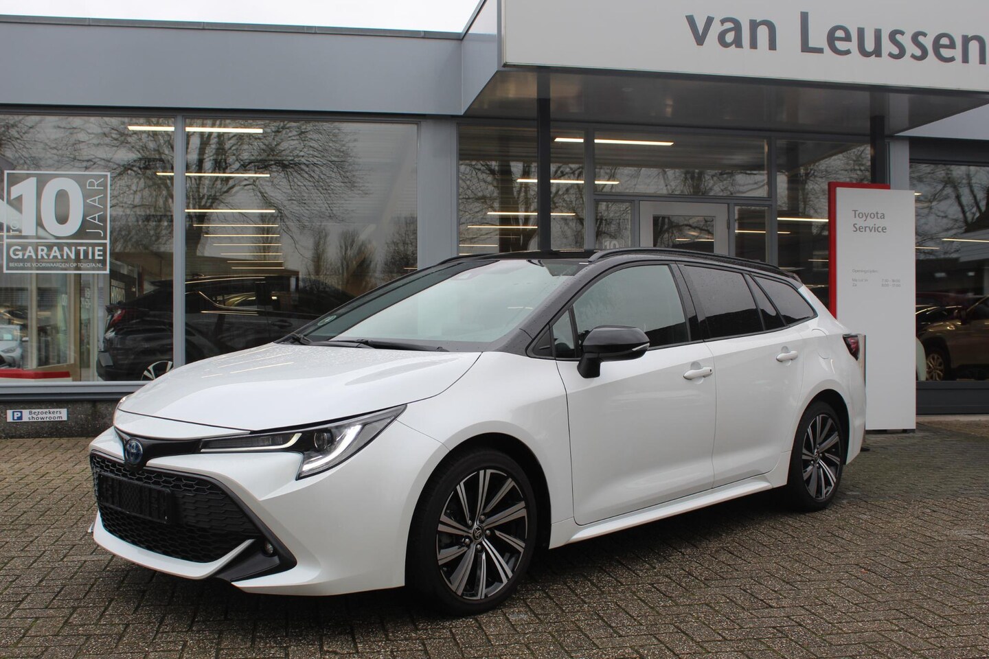 Toyota Corolla Touring Sports - 1.8 Hybrid STYLE BI-TONE - AutoWereld.nl