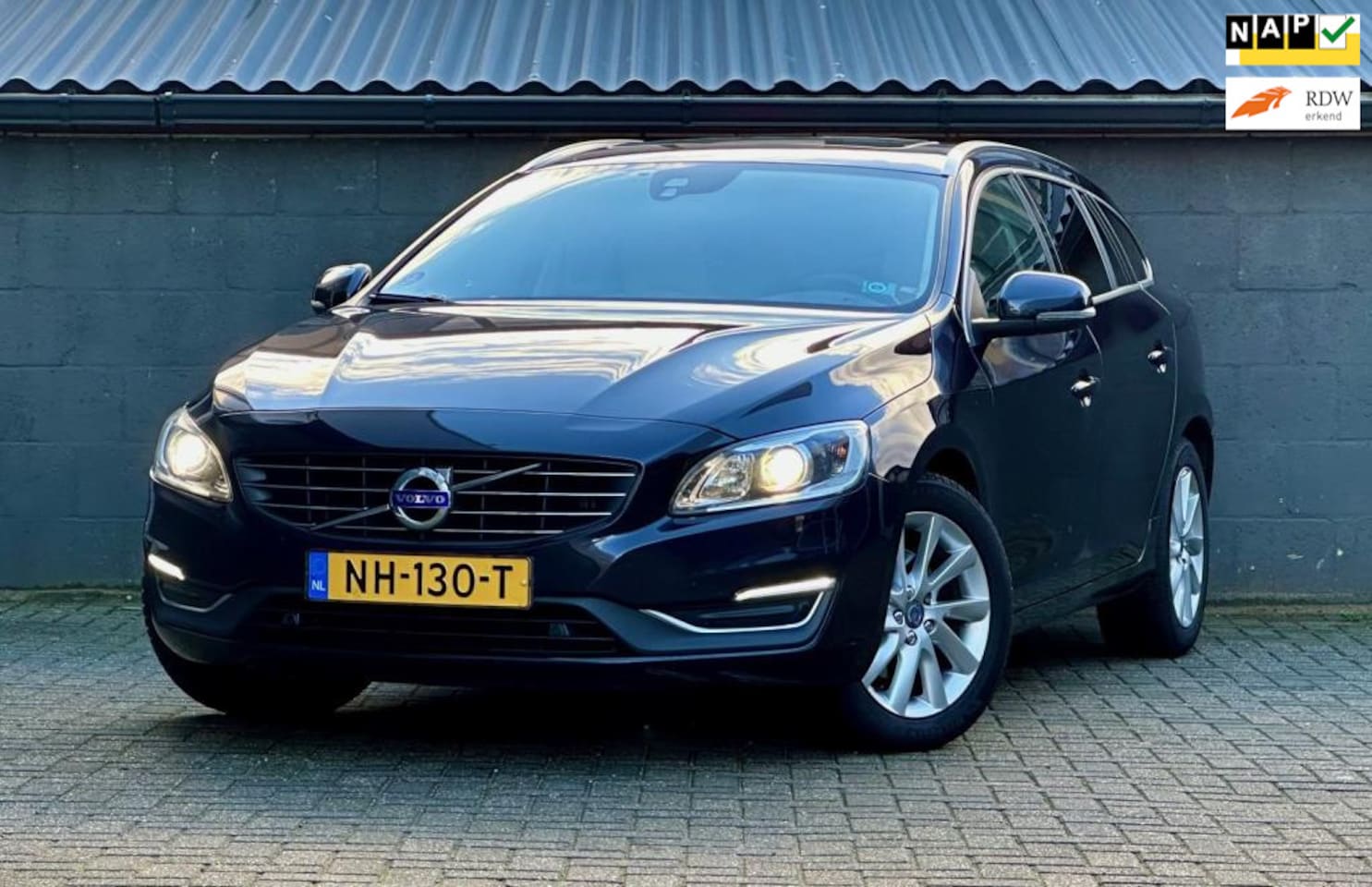 Volvo V60 - 1.5 T3 Nordic+ xenon leer camera schuifdak standk. - AutoWereld.nl