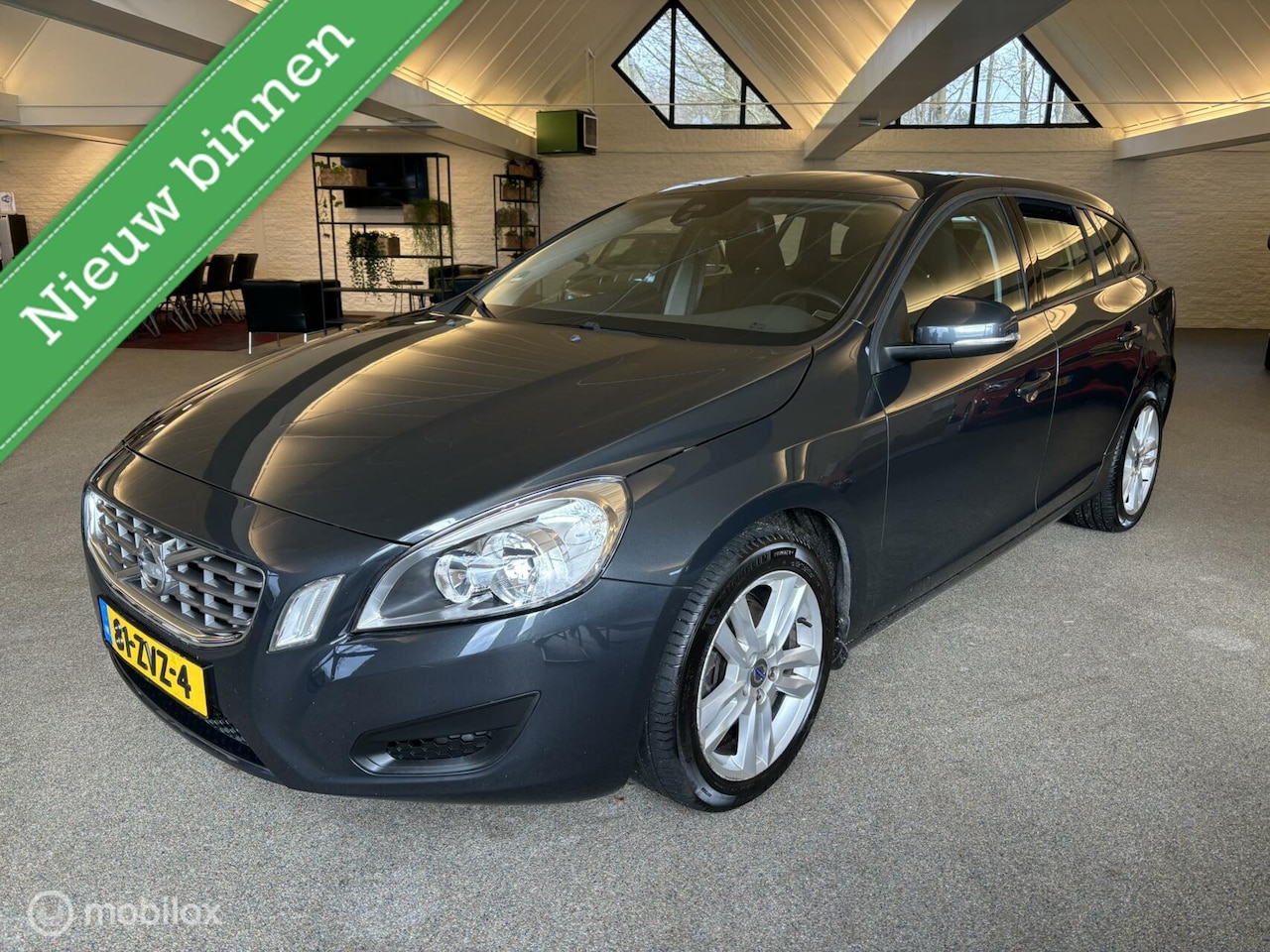 Volvo V60 - 1.6 T3 Momentum 1.6 T3 Momentum - AutoWereld.nl