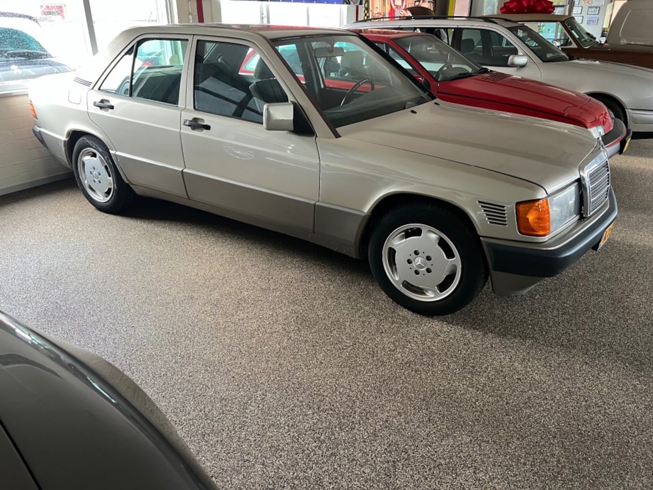 Mercedes-Benz 190-serie - 2.5 D Turbo Automaat 66.237 Km !! Zeldzaam uniek!! - AutoWereld.nl