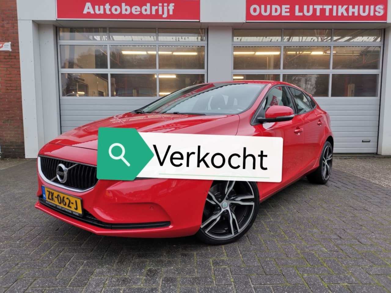 Volvo V40 - 2.0 T3 152PK Momentum Led Camera Cruise Navi Trekhaak - AutoWereld.nl