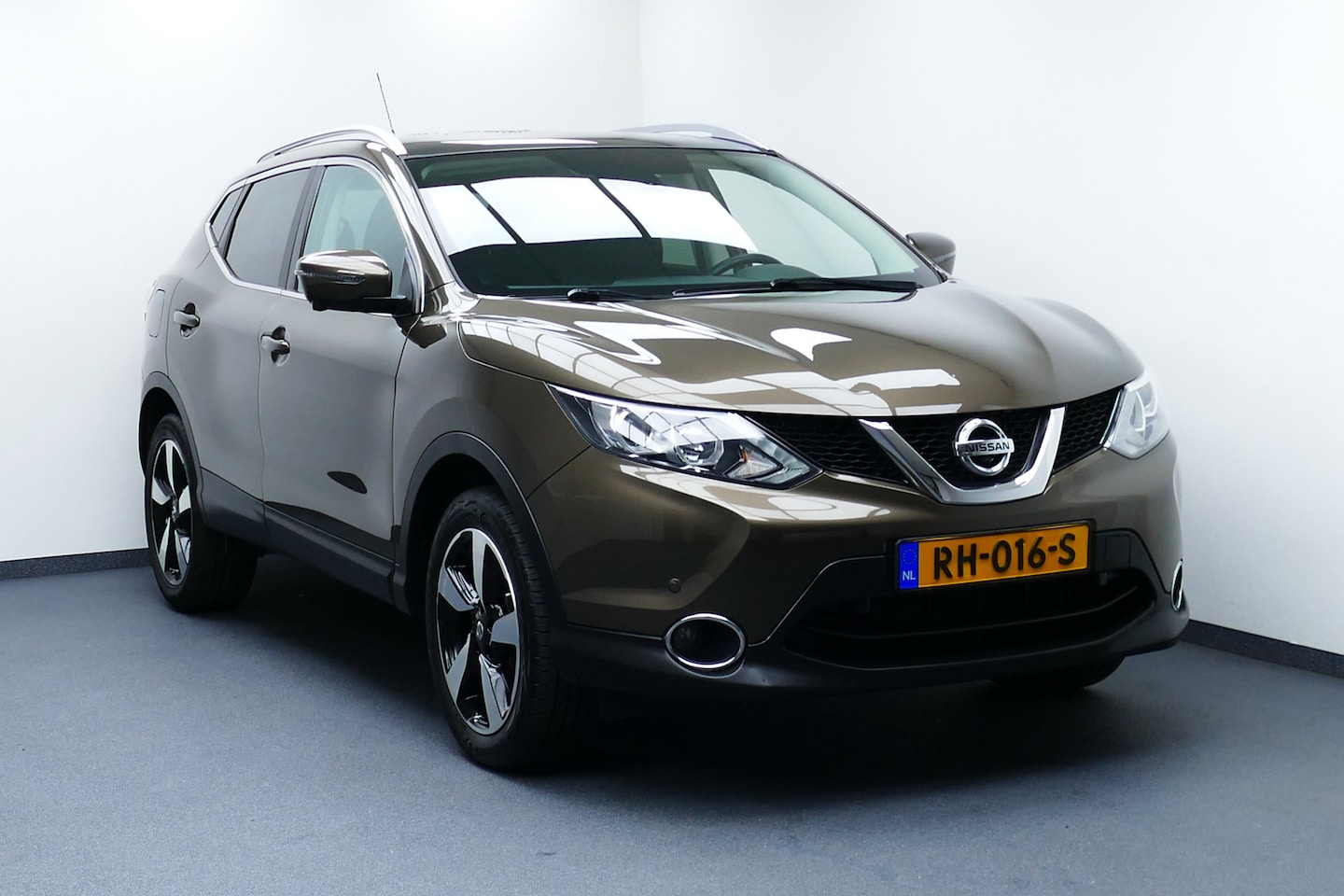 Nissan Qashqai - 1.2 N-Vision. Panodak, 360 Camera, Clima, Cruise, Haak 1200kg - AutoWereld.nl