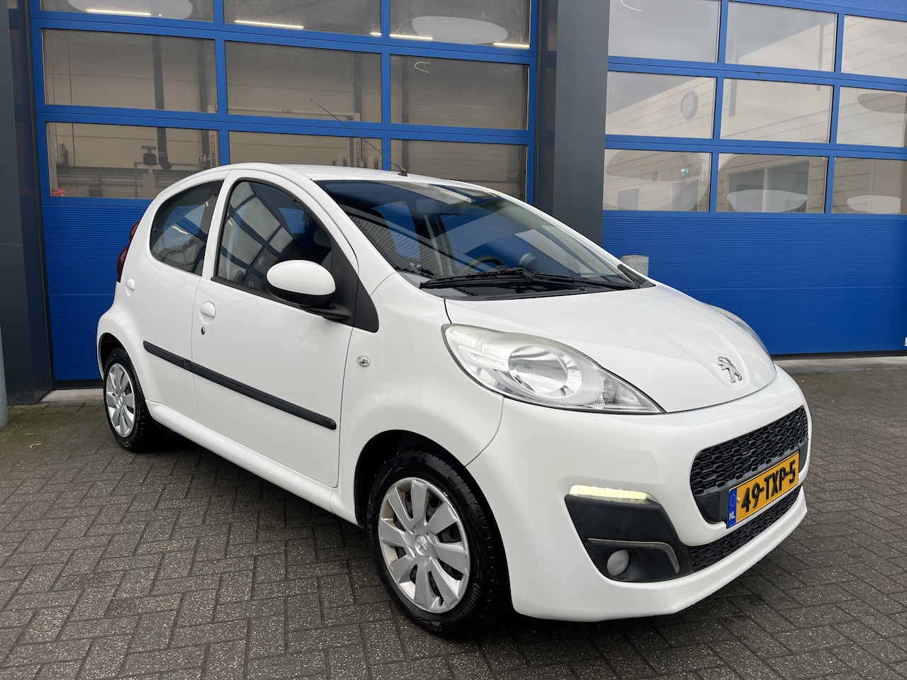 Peugeot 107 - 1.0 50kW Airco/ NAP/ 5Drs/ Nwe Apk/ Active - AutoWereld.nl