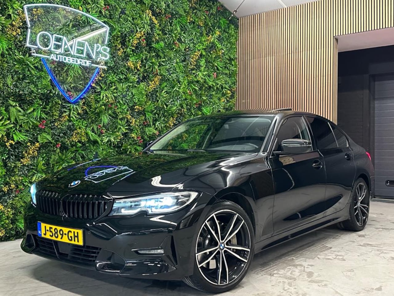 BMW 3-serie - 330i High Executive / Pano / CarPlay / Shadow Line - AutoWereld.nl