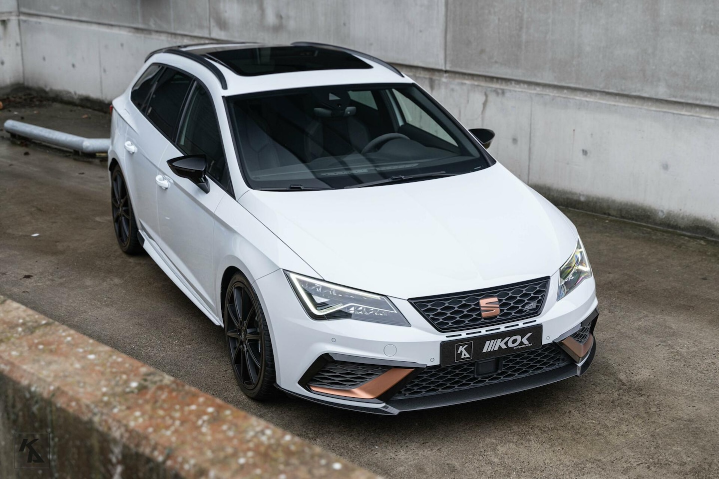 Seat Leon ST - 2.0 TSI | Cupra R | 4DRIVE Carbon - Full Pack - AutoWereld.nl