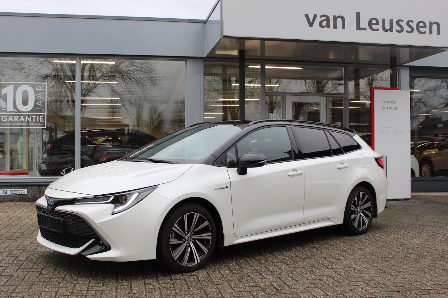 Toyota Corolla Touring Sports - 2.0 Hybrid STYLE HEAD-UP STOEL&STUURVERW.KEYLESS LED EL.A.KLEP AD-CRUISE - AutoWereld.nl