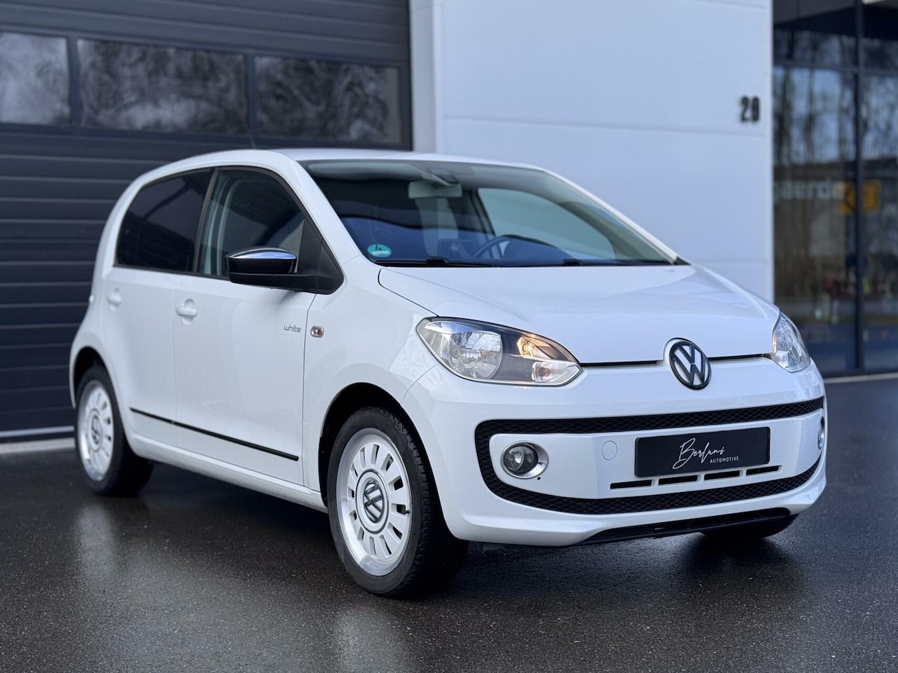 Volkswagen Up! - 1.0 White up! Navi|Uniek|PDC|Cruise|LM velgen - AutoWereld.nl