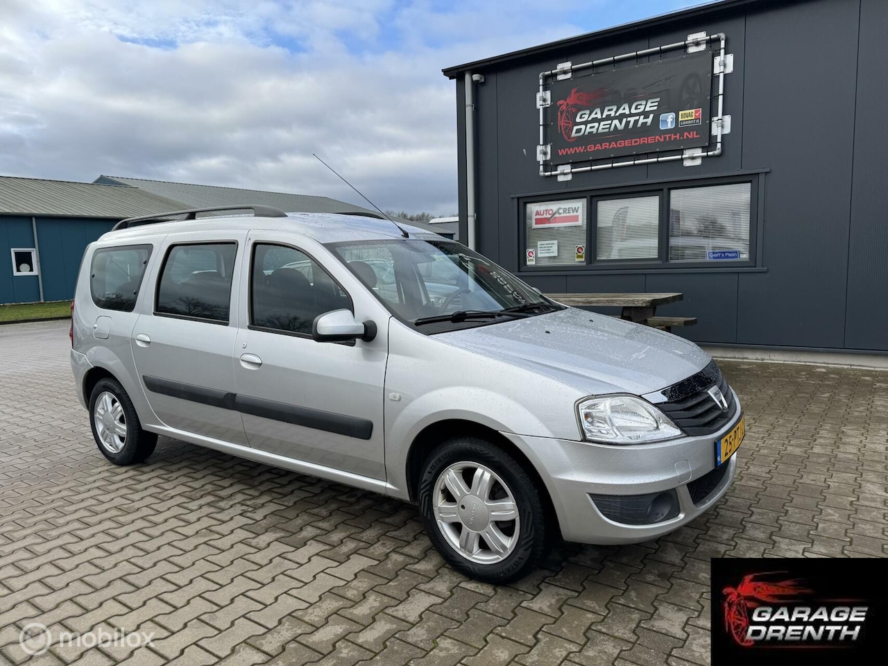 Dacia Logan MCV - 1.6 MPI Blackline 7p. 1.6 MPI Blackline 7p. - AutoWereld.nl