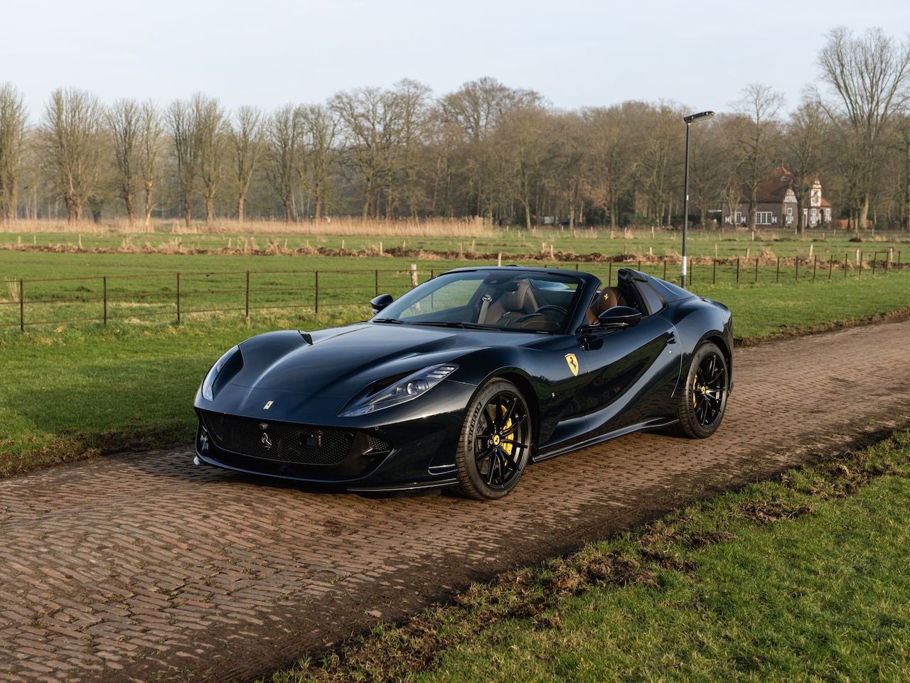 Ferrari 812 GTS - 6.5 V12 HELE 6.5 V12 HELE, Blu Pozzi, JBL, LIFT, Full Carbon - AutoWereld.nl