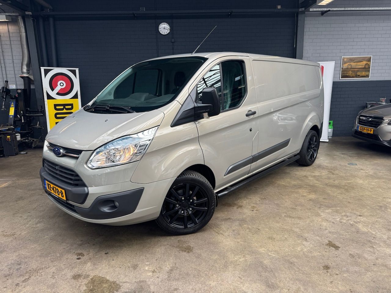 Ford Transit - 310 2.2 TDCI L2H1,Nieuwe motor(2000dkm geleden),Cruise Control,Airco,Parkeersensoren Achte - AutoWereld.nl