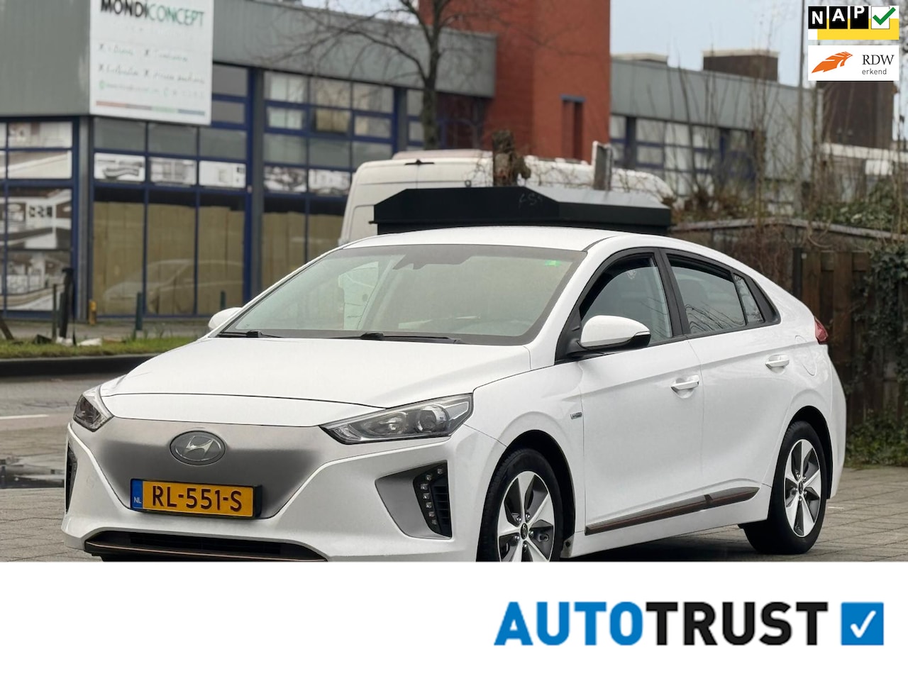 Hyundai IONIQ - Comfort EV Comfort EV , 6m Garantie,Adapt,Camera,navigatie, cruise Controle - AutoWereld.nl