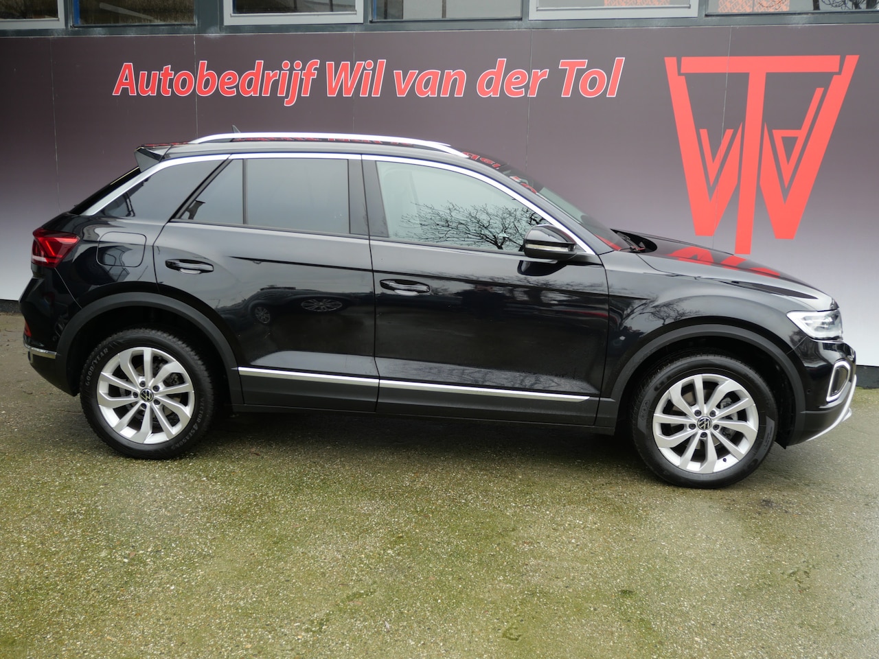 Volkswagen T-Roc - 1.5 TSI STYLE | AUTOMAAT | A.C.C. | MASSAGE | TREKHAAK | FABRIEKSGARANTIE!! - AutoWereld.nl