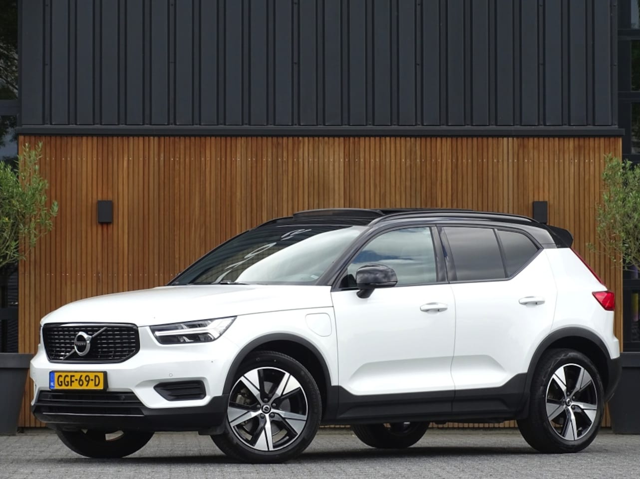 Volvo XC40 - T4 211PK Recharge / R-Design / 2021 / LED - AutoWereld.nl