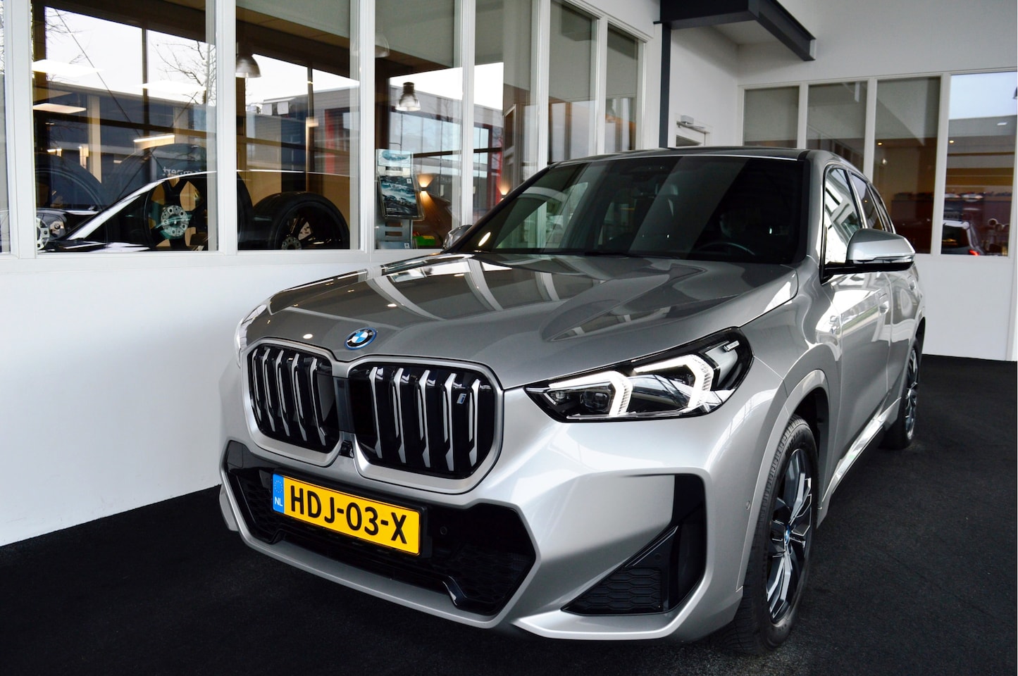 BMW iX1 - xDrive30 M-Sportedition 67 kWh - AutoWereld.nl