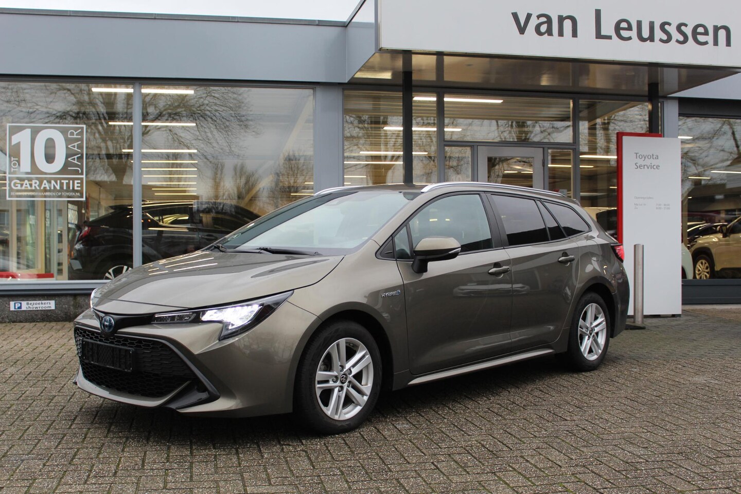 Toyota Corolla Touring Sports - 1.8 Hybrid DYNAMIC STOEL&STUURVERW.LED KEYLESS EL-A.KLEP APPLE/ANDROID AD_CRUISE - AutoWereld.nl