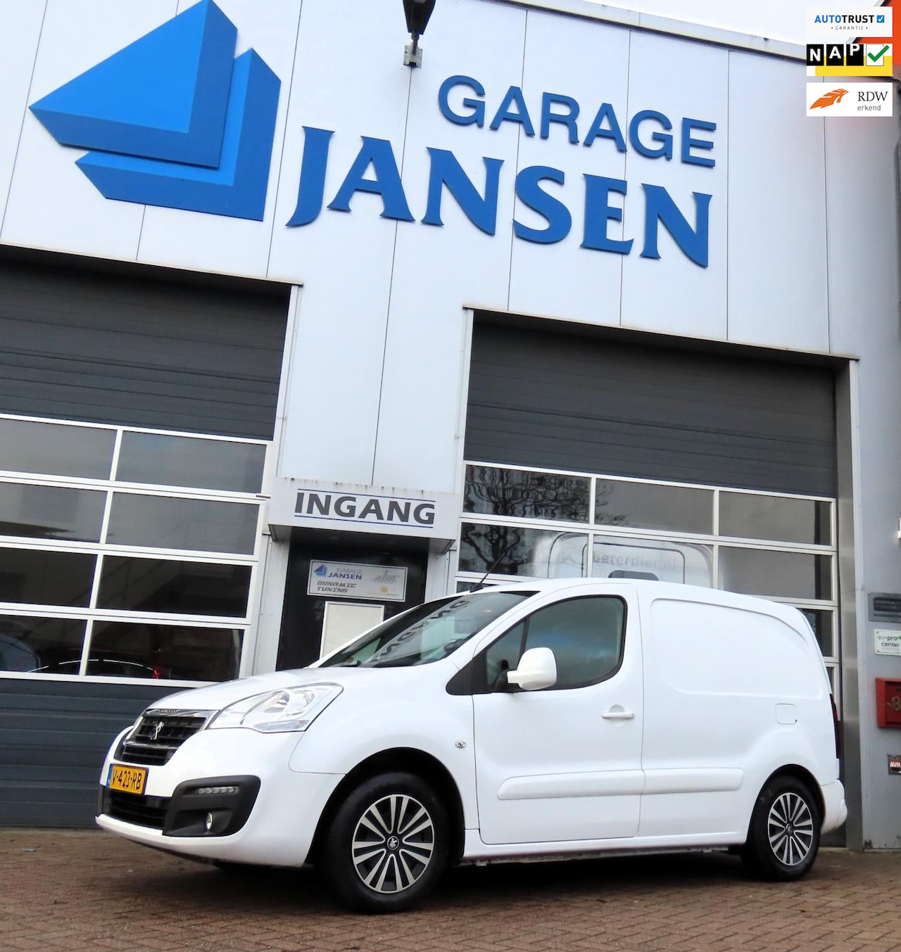 Peugeot Partner - 120 1.6 BlueHDi 100 L1 Premium Pack Navi Cruise Airco - AutoWereld.nl