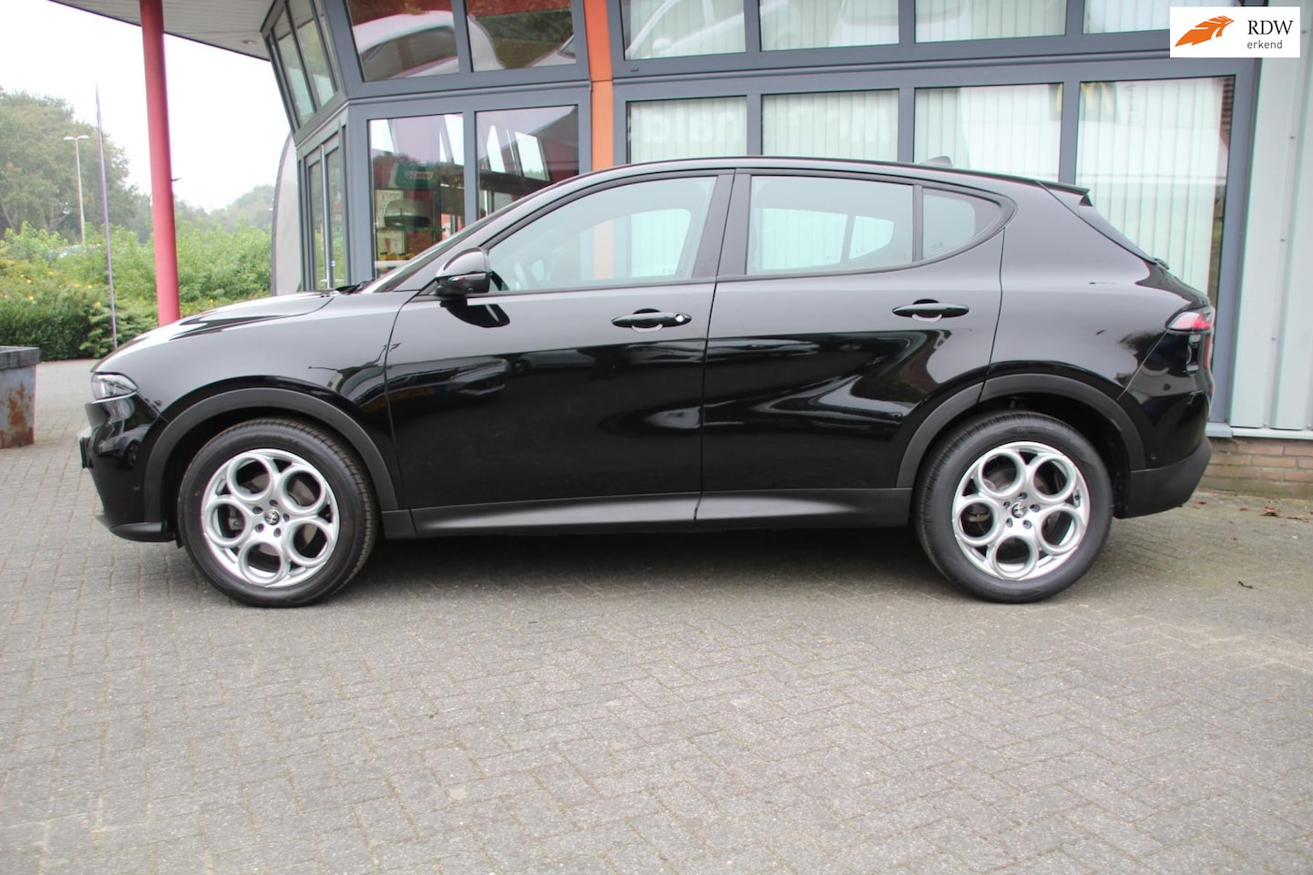 Alfa Romeo Tonale - 1.5T Hybrid Sprint rondom camera - AutoWereld.nl