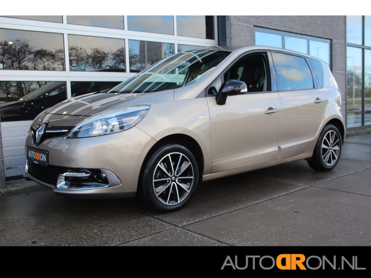 Renault Scénic - 1.2 TCe Bose Navigatie, Trekhaak, 17 Inch LM - AutoWereld.nl