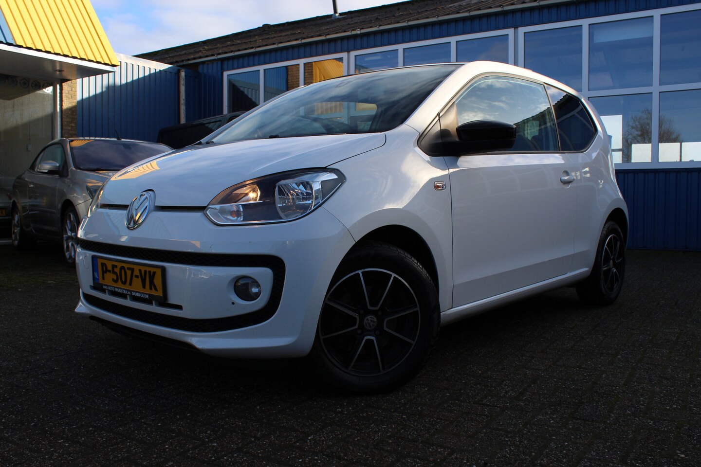 Volkswagen Up! - 1.0 "high up!" Automaat - Cruise - Panoramadak - AutoWereld.nl