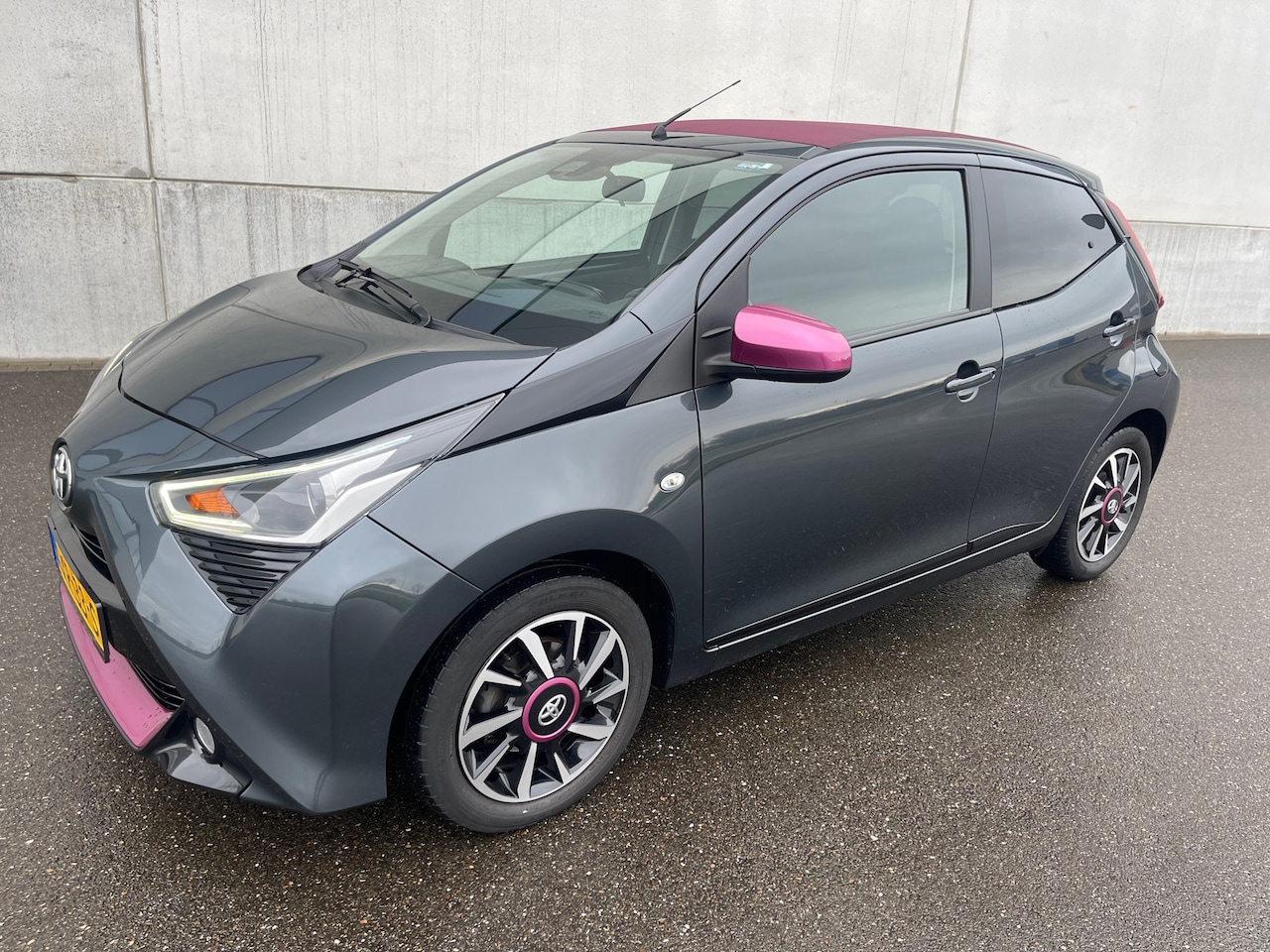 Toyota Aygo - 1.0 VVT-i x-cite 1.0 VVT-i X-CITE - AutoWereld.nl