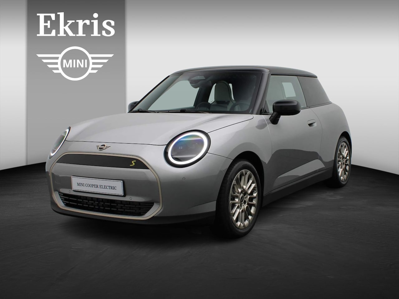 MINI Mini-Electric - MINI Electric 3-deurs SE Favoured Trim + Package M | Maximaal MINI - AutoWereld.nl