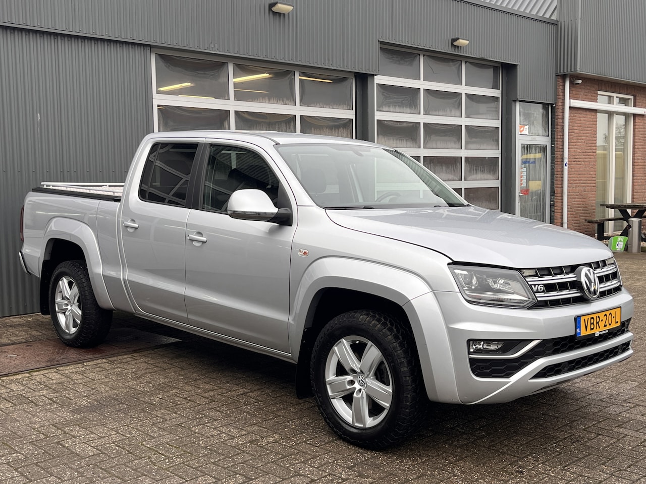 Volkswagen Amarok - 3.0 TDI 4Motion DC Highline 5 persoons Clima Trekhaak 3300kg Navigatie Stoelverwarming Led - AutoWereld.nl