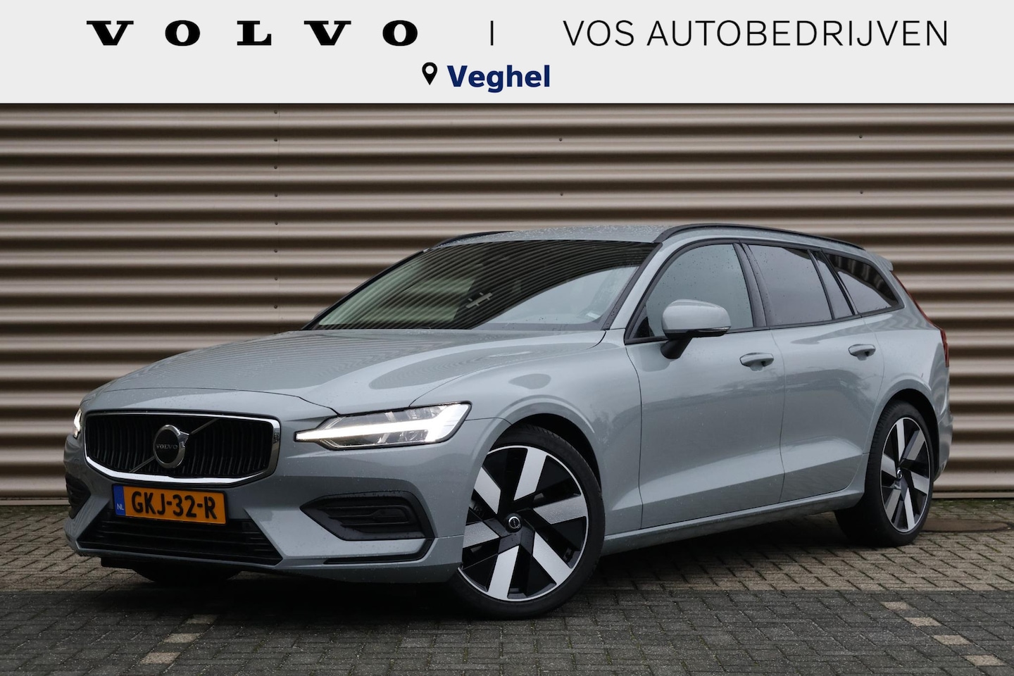 Volvo V60 - 2.0 B3 Essential Edition | Driver Assist | Leder | 19" Inch | Privacy glas - AutoWereld.nl