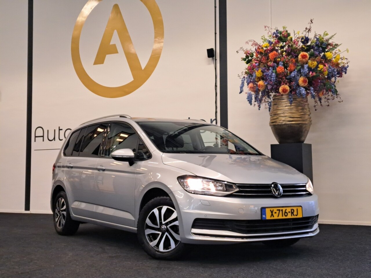 Volkswagen Touran - 1.5 TSI Highline 7p | ACC | PDC V EN A | NAVI | LMV | DODEHOEK - AutoWereld.nl