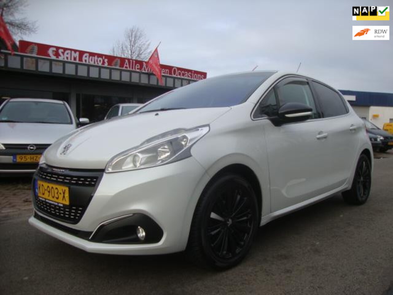 Peugeot 208 - 1.2 PureTech Allure 1.2 PureTech Allure (panorama +NAVI ) - AutoWereld.nl