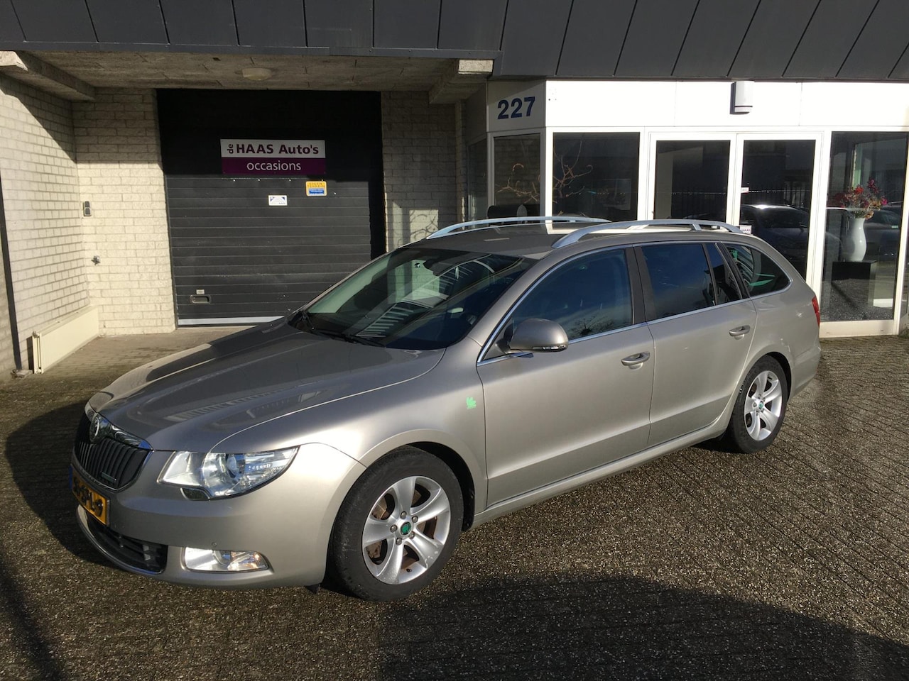 Skoda Superb Combi - 1.6 TDI Greenline Business Line / LEDER/NAVI/ALU VELGEN/ BPM EXPORT / APK NEW !!! - AutoWereld.nl