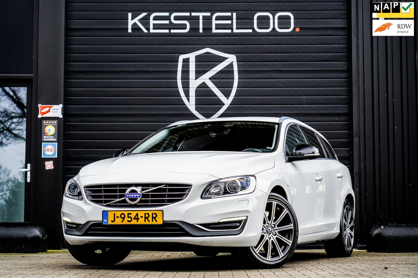 Volvo V60 - 2.4 D5 5-CIL 230 PK Twin Engine Summum TREKHAAK/STOELVERWARMING/FULL - AutoWereld.nl