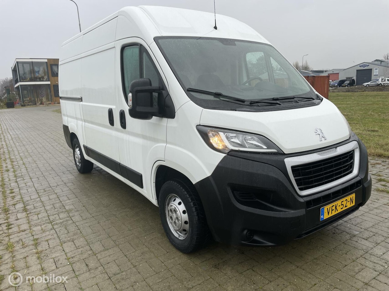 Peugeot Boxer - Bestel 330 2.2 BlueHDi 120 L2H2 Premium - AutoWereld.nl