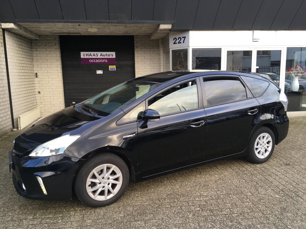 Toyota Prius Wagon - 1.8 Aspiration / 7 SEATS / NAVI / CAMERA / ROOF / HUD / CLIMATE - AutoWereld.nl