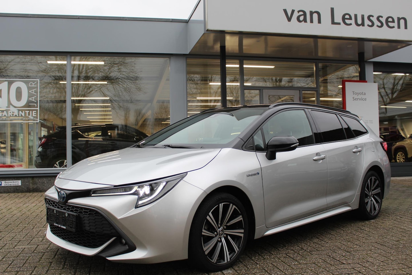 Toyota Corolla Touring Sports - 1.8 Hybrid STYLE BI-TONE - AutoWereld.nl