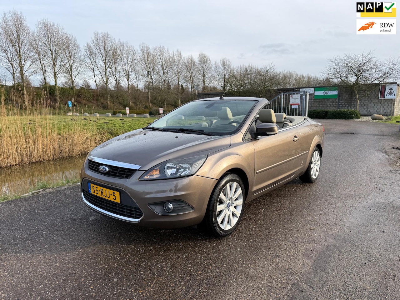 Ford Focus Coupé-Cabriolet - 2.0 Limited Airco Navi Keyless Entry Pdc Leder Trekhaak Nw Apk - AutoWereld.nl