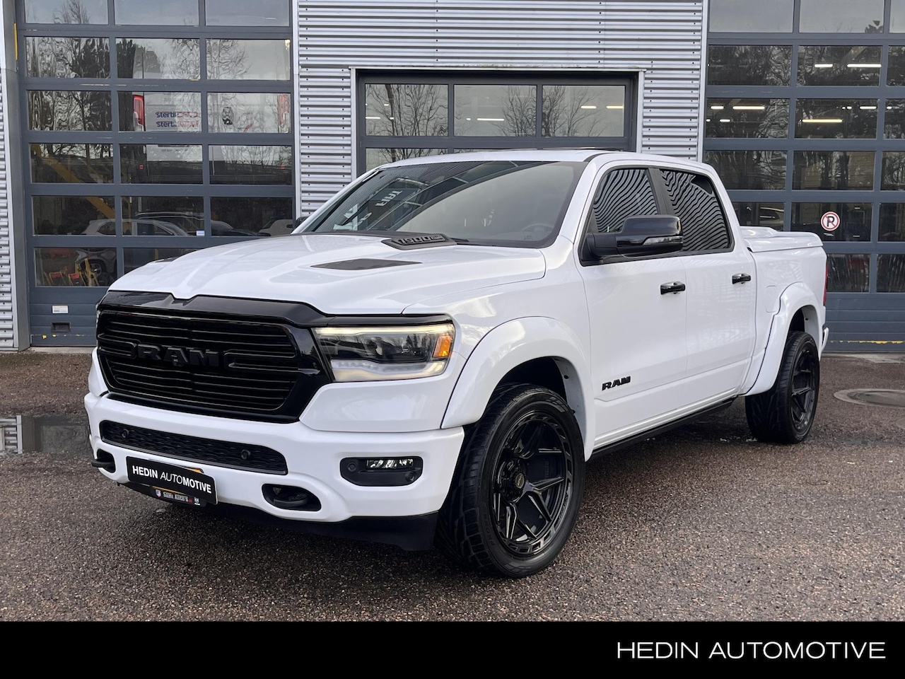 Dodge Ram 1500 - 5.7 V8 4x4 Crew Cab Laramie | Uitlaataanpassing | 4Play wielen 22'' | Tonneau hardcover | - AutoWereld.nl