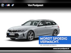 BMW 3-serie Touring - 330e xDrive 19 Inch / Stuurwielrand Verwarming / Comfort Acces / Glazen Schuifdak / Automa