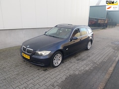 BMW 3-serie Touring - 325i High Executive // Panorama // PDC