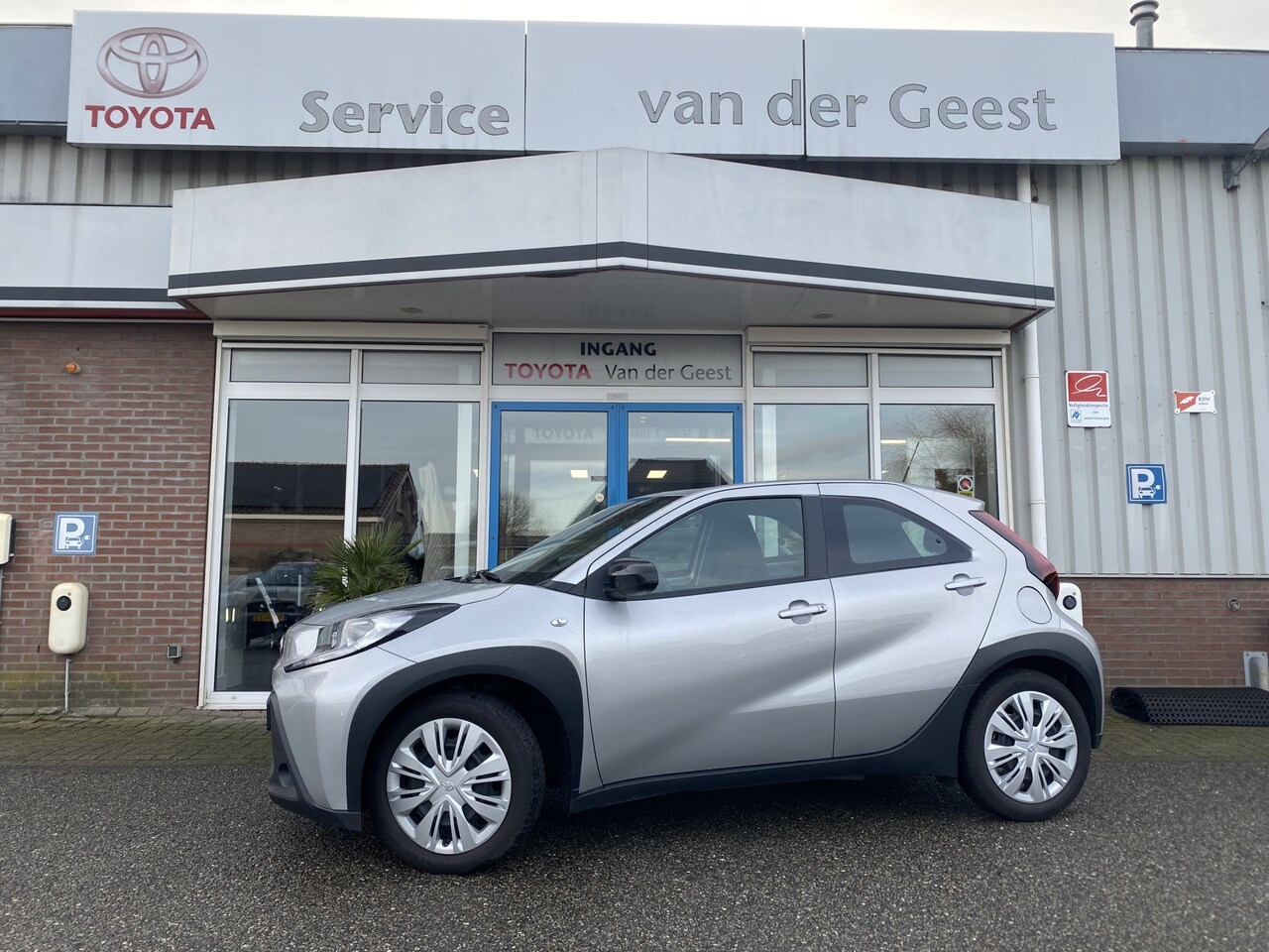 Toyota Aygo X - 1.0 VVT-i MT play 1.0 VVT-i MT Play - AutoWereld.nl