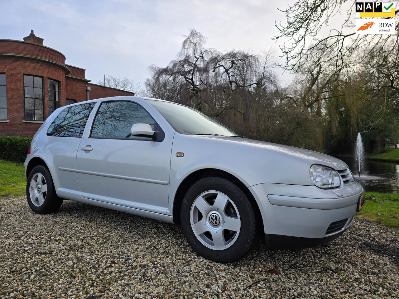 Volkswagen Golf - 1.8-5V Highline AUTOMAAT - AutoWereld.nl