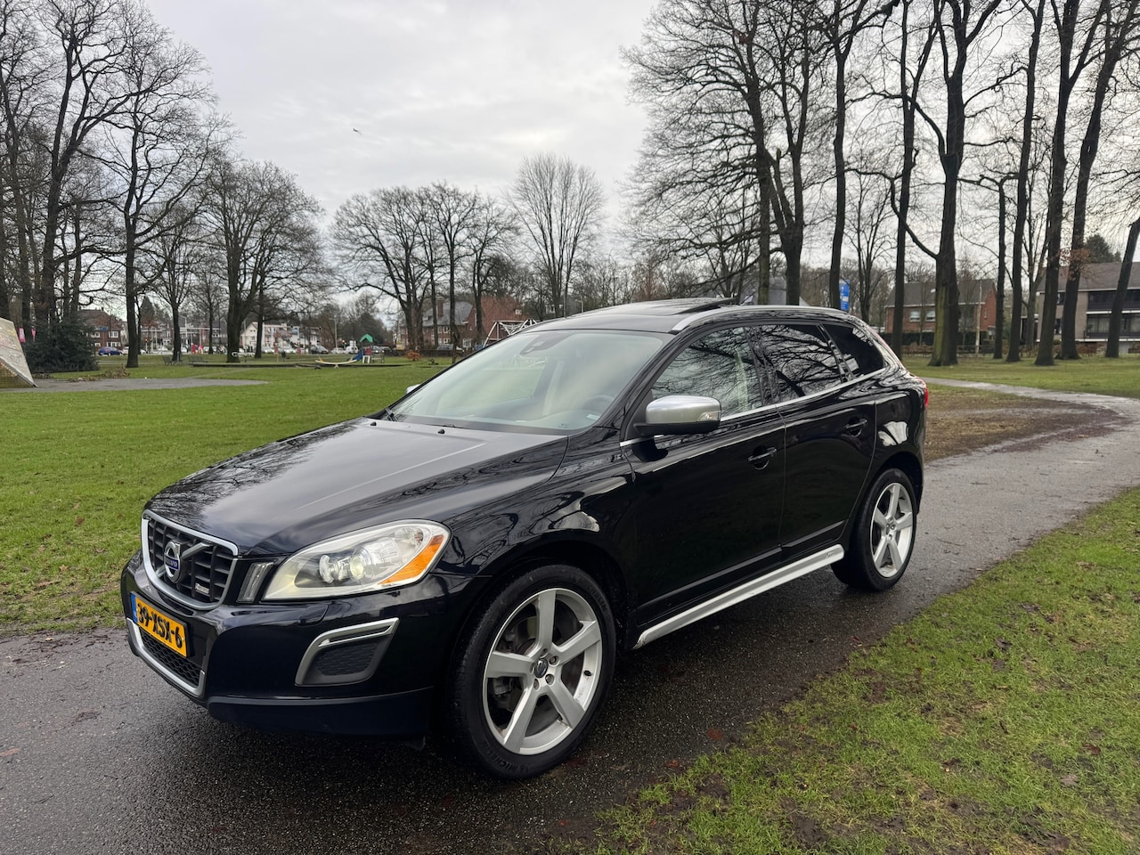 Volvo XC60 - 2.4 D5 AWD R-Design Panoramadak-Xenon - AutoWereld.nl