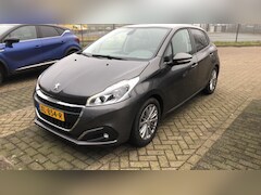 Peugeot 208 - 1.2 82pk Signature | Navigatie | LM Velgen | Parkeersensoren | Lage KM Stand |